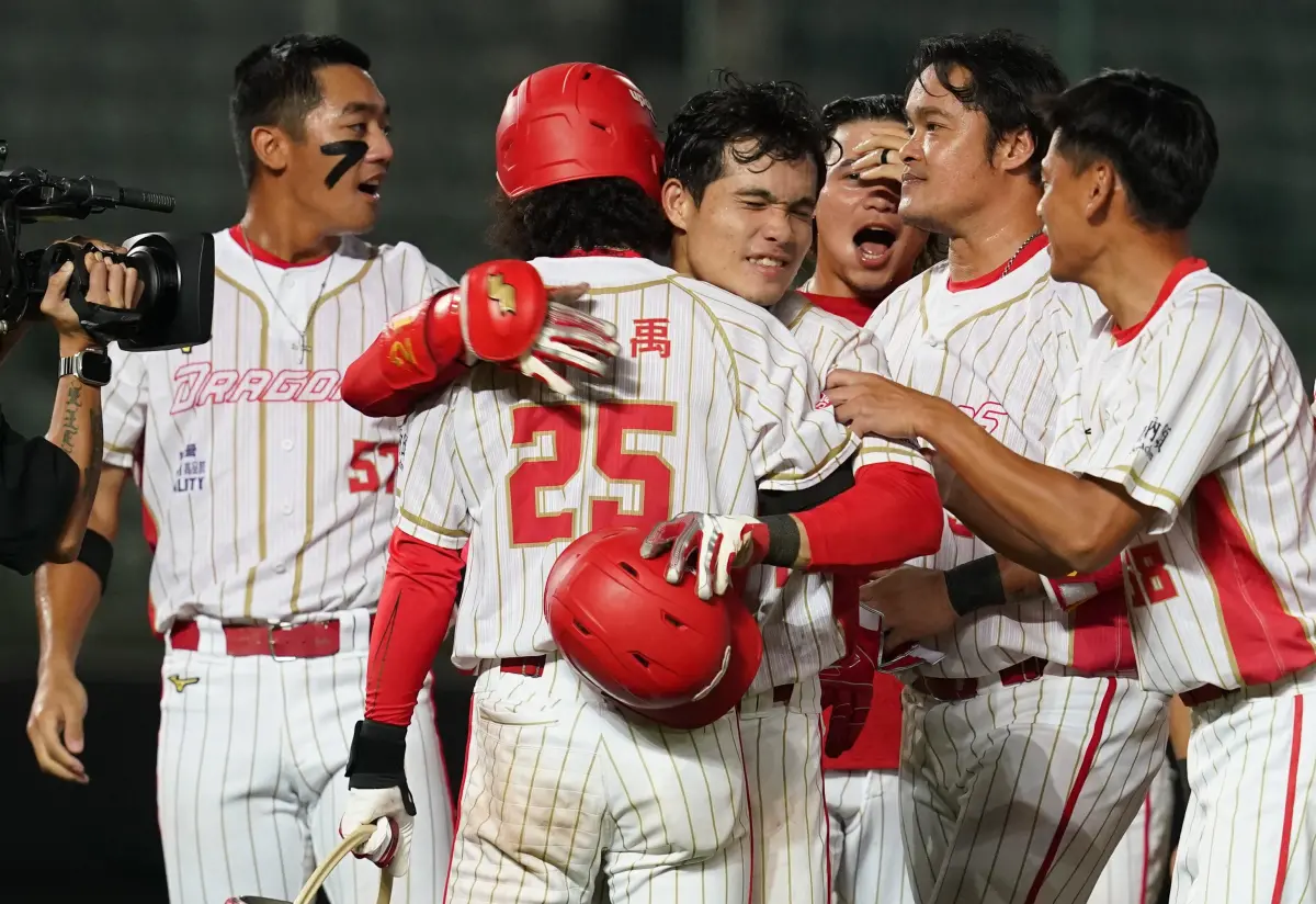▲味全龍味全龍睽違26年再度封王，以全年度戰績第一直闖台灣大賽。（圖／味全龍球團提供）