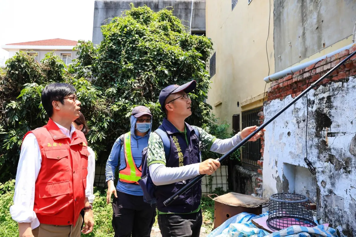▲南部登革熱疫情延燒，防疫第一線的工作同仁十分辛苦。（圖／高雄市政府提供）