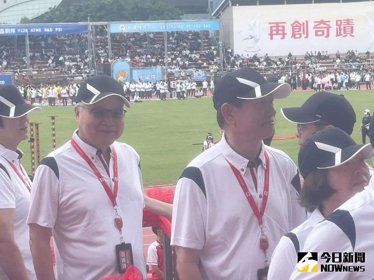 ▲台積電董事長劉德音（圖右）將於2024年退休，副董事長魏哲家（圖左）可望接棒，資深半導體分析師陸行之給了魏哲家3個建議。（圖／NOWnews資料照片）