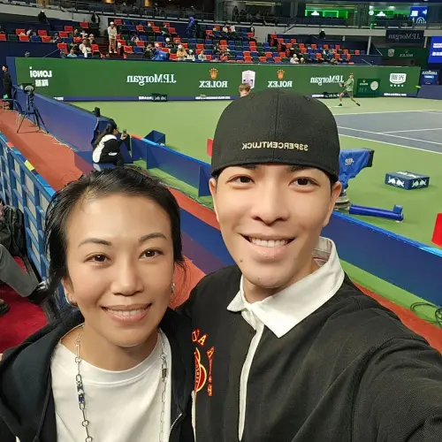 ▲蕭敬騰赴上海工作，也與未婚妻Summer（左）看網球賽。（圖／翻攝自蕭敬騰IG）