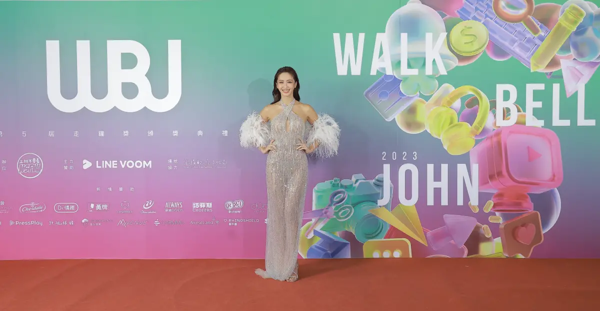 ▲薔薔以亮片透視「全裸裝」火辣登紅毯，成全場焦點，抱怨本無法走紅毯，主動報名當頒獎人才有機會登場。（圖／走鐘獎執行小組提供）