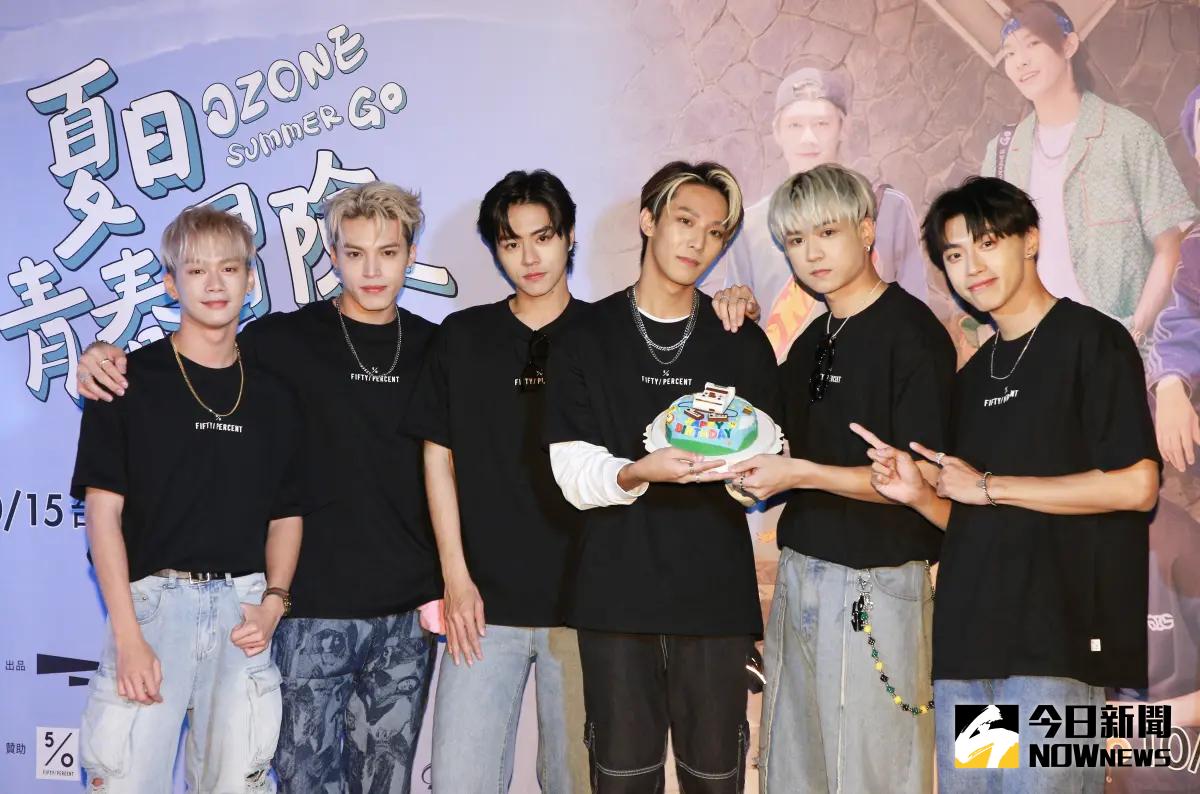 ▲Ozone佳辰（左三）想走《AV帝王》的大尺度喜劇路線，被團員阻止繼續講下去。（圖／記者葉政勳攝）