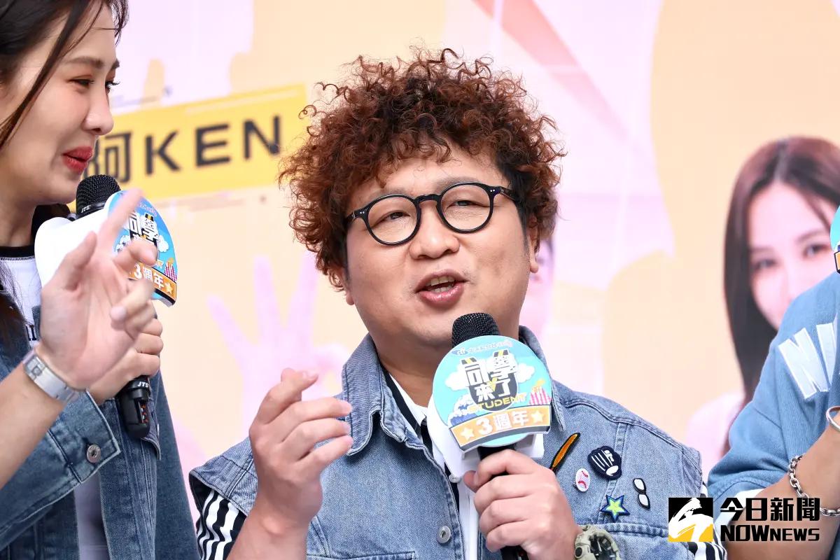 ▲納豆腦出血中風後回歸主持《同學來了》，親自分享目前身體病況，結果被一旁的張立東爆料，昨天晚上太累了，要問依依才知道原因。（圖／記者鄭孟晃攝影）