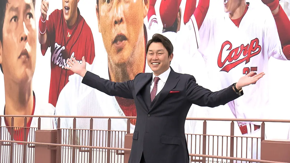 ▲廣島隊監督新井貴浩，率領球隊以2連勝進入高潮系列賽決勝輪。（BS-TBSスポーツ）