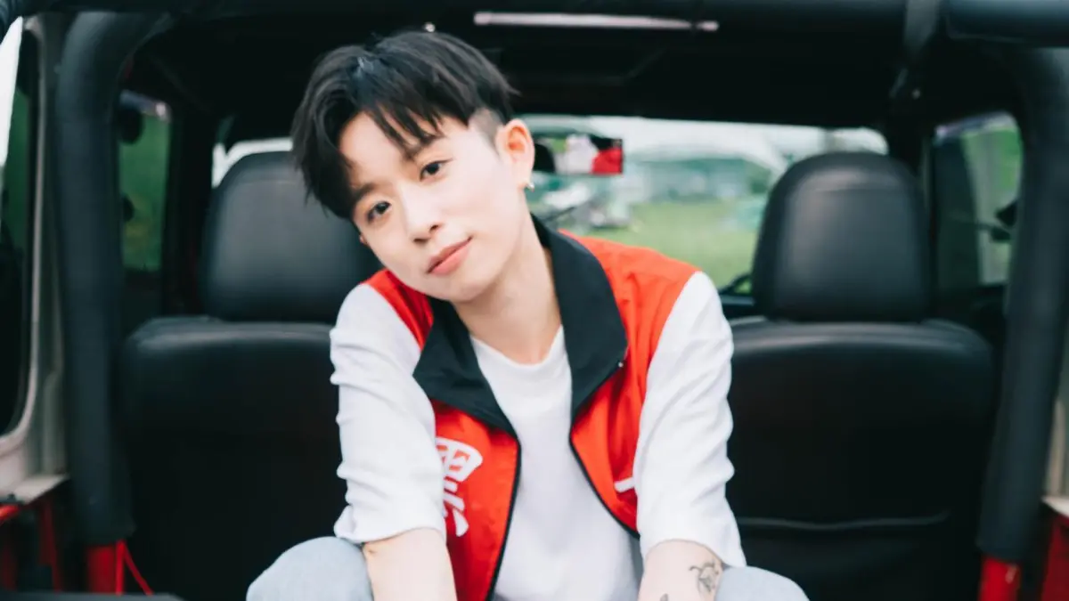 ▲擁有149萬訂閱的YouTuber「HOOK」不僅有9成影片都破百萬觀看，絲毫不受長影片觸及降低影響。（圖／HOOK臉書）