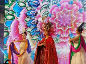 ▲啟動儀式展演時尚藝術家吳亮儀設計師，在國際時尚藝術榮獲金獎的東方神話系列作品「時尚天后媽祖」。