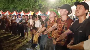 排灣族小米收穫祭　千人圍舞場面熱鬧壯觀
