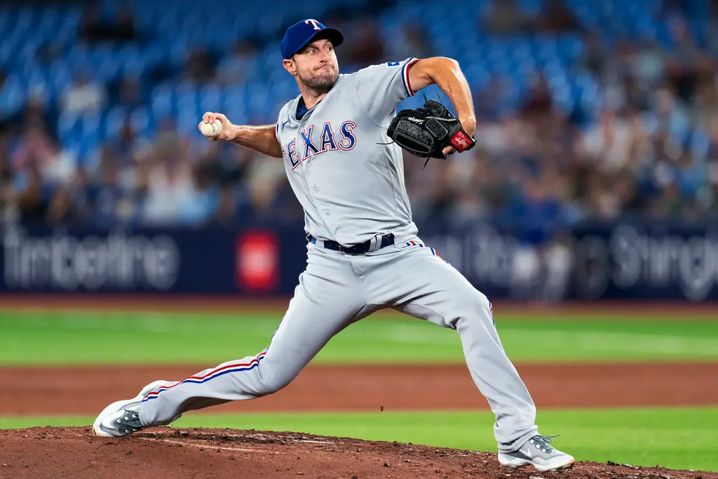 ▲遊騎兵 Max Scherzer美聯冠軍戰G3先發復出，僅投4局就被敲出5安、包括1轟失掉5分吞敗，目前更是苦吞季後賽跨季3連敗，且這3場皆投不滿5局。（圖／美聯社／達志影像）