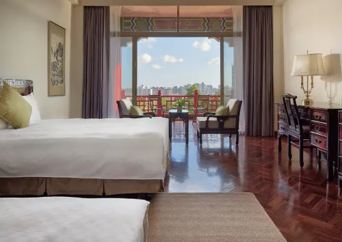 ▲高雄圓山還有推出「平日市景客房住宿券」，每張只3,590元，含早餐2客。（圖／圓山飯店提供）