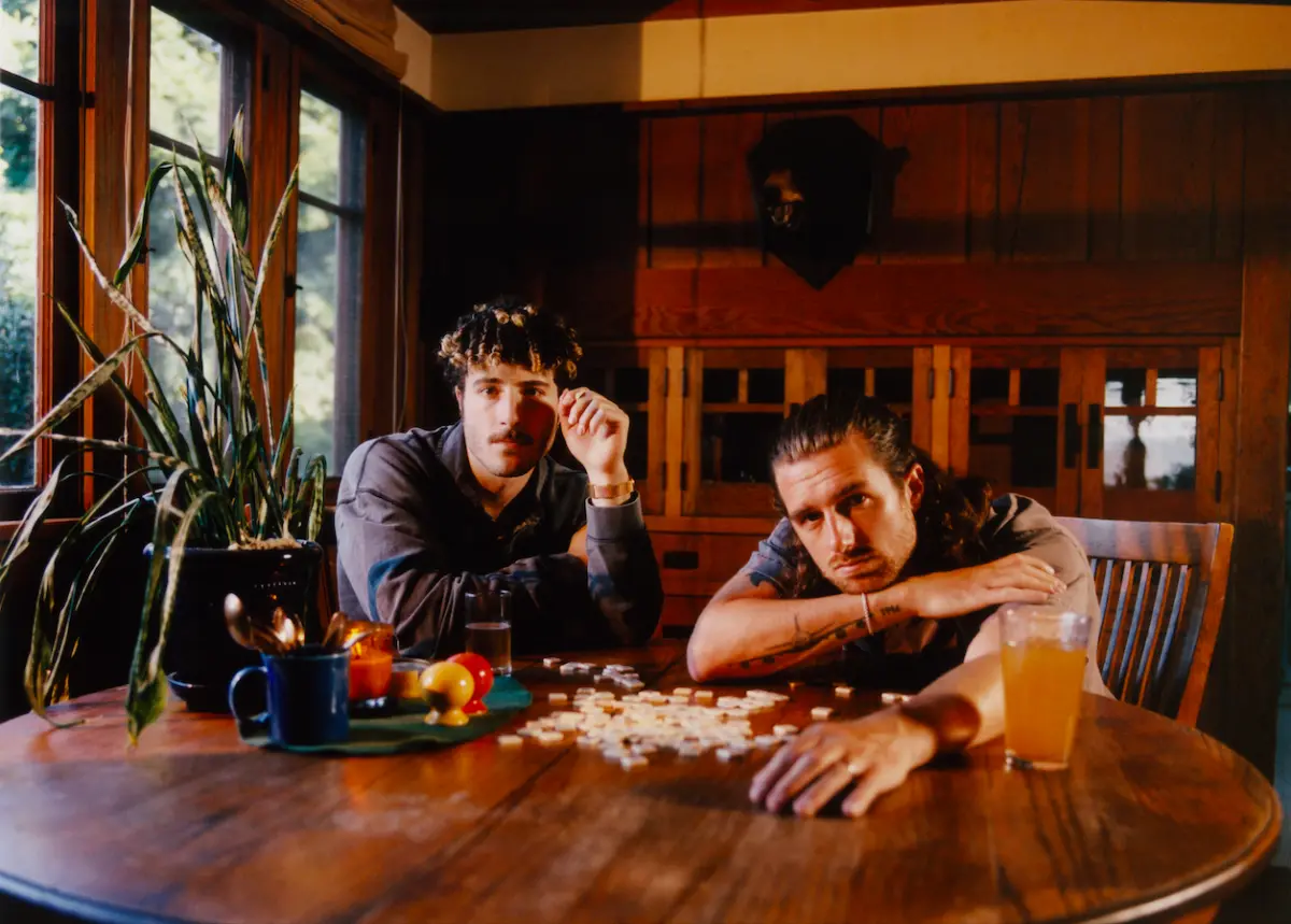 ▲美國男團「Fly By Midnight」因翻唱CP查理的破億神曲〈We Don't Talk Anymore〉爆紅，他們將於明年1月17日來台開唱。（圖／Live Nation Taiwan提供）