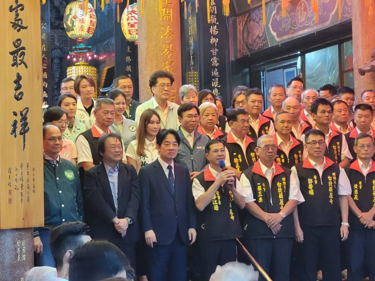 ▲賴清德晚間前往台北葫蘆寺參拜。（圖／記者陳佩君攝，2023.10.17）
