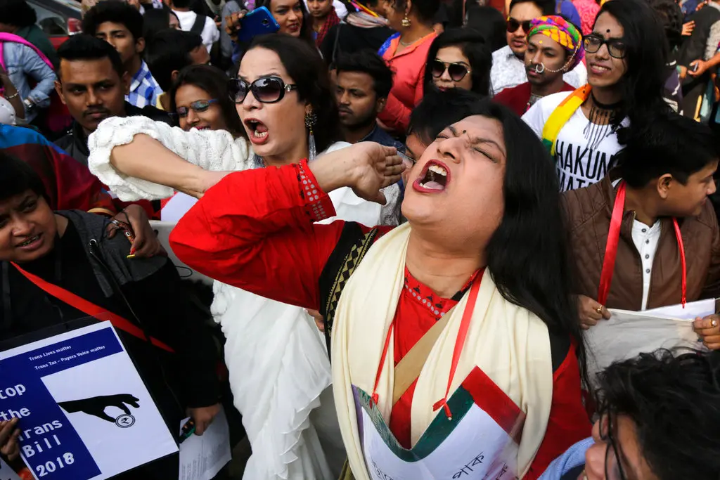 ▲印度最高法院今天裁定，該法院無法讓同性婚姻合法化。最高法院院長強德拉查表示，制定此類法律屬國會職責。圖為2018年印度LGBT族群上街示威遊行。（圖／美聯社／達志影像）