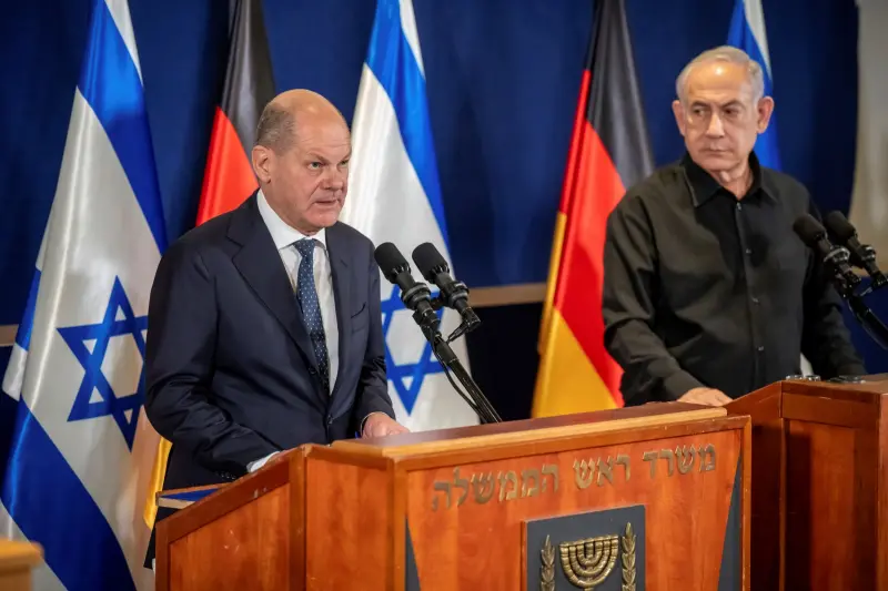 ▲德國總理蕭茲17日出訪以色列表達支持，並以嚴厲語氣警告伊朗不要捲入戰爭。（圖／美聯社／達志影像）