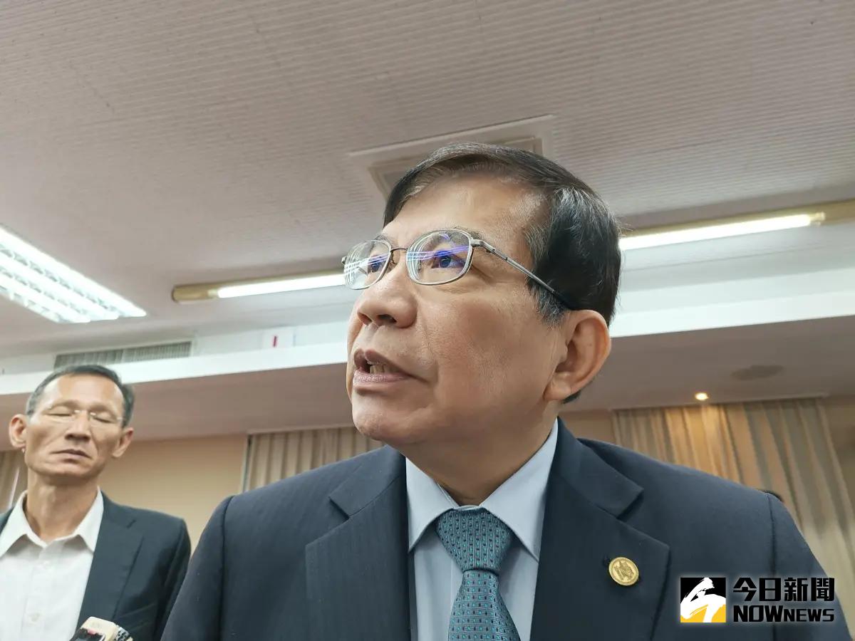 ▲今（18）日交通部長王國材表示，尚未收到處罰條例修正，現在先進行宣導，而他自行開車感覺這種人不多。（圖／記者許若茵攝，2023.10.18）