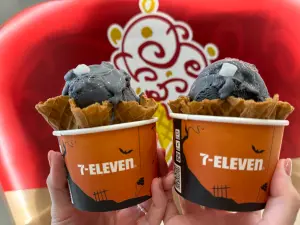 ▲7-ELEVEN酷聖石複合店，也將於10月18日起推出「酷黑！玫瑰鹽麻吉冰淇淋」。（圖／記者鍾怡婷攝）