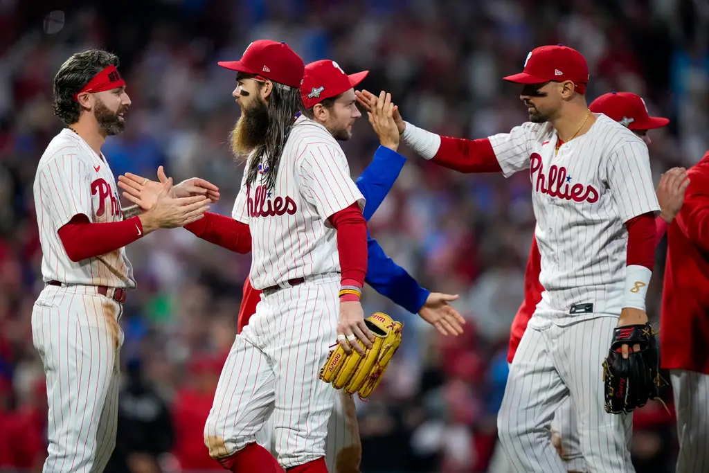 ▲費城費城人今（18日）以10:0擊退響尾蛇收下季後賽4連勝，近4戰15轟寫下季後賽史上最狂紀。（圖／美聯社／達志影像）