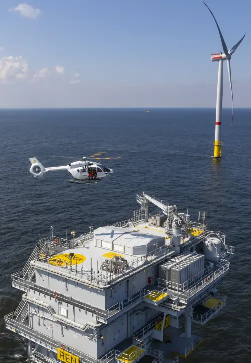 ▲NHV提供H145直升機於歐洲北海地區執行離岸風電任務。（安捷航空提供）