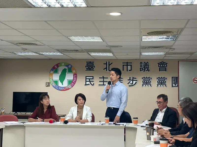 ▲台北市長蔣萬安赴民進黨團說明預算，現場氣氛融洽。（圖／記者邱新博攝，2023.10.18）