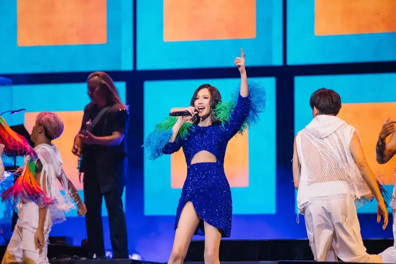 ▲A-Lin於紐澳開唱，演唱會上她的禮服高衩到腿根，放送性感好身材。（圖／CK star&J’s娛樂工廠提供）