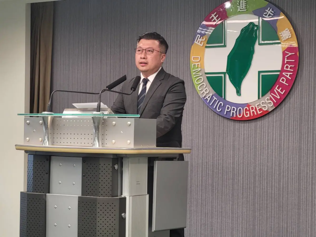 ▲張志豪說，中共介選情況日趨嚴重，民眾黨不僅視而不見，還用所謂「賣芒果乾」來轉移焦點。（圖／記者陳佩君攝，2023.10.18）