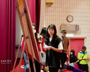 ▲10月16日警大、警專畢業生進行分發選填作業,而台北市波麗士粉專在IG天出好幾張當天的照片。(圖/IG@臺北波麗士) ▲10月16日警大、警專畢業生進行分發選填作業,而台北市波麗士粉專在IG天出好幾張當天的照片。(圖/IG@臺北波麗士)