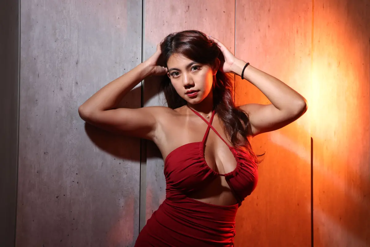 ▲本週運動維納斯Peggy是醫美業務，熱愛舞蹈，同時也斜槓健身YouTuber，擁有玲瓏有致的身材與健康的小麥膚色。（圖／特約記者郭運復攝）