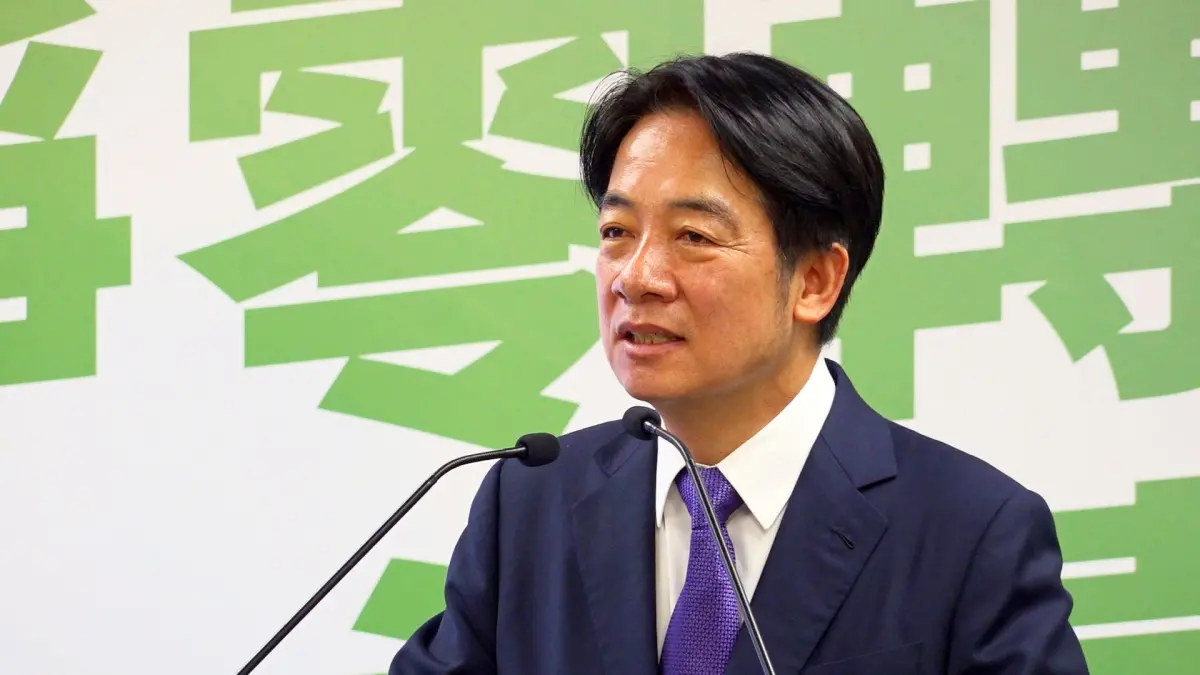 ▲吳子嘉說，領先的賴清德，民調呈現大幅度向下走的趨勢。（圖／記者嚴俊強攝，2023.10.19）