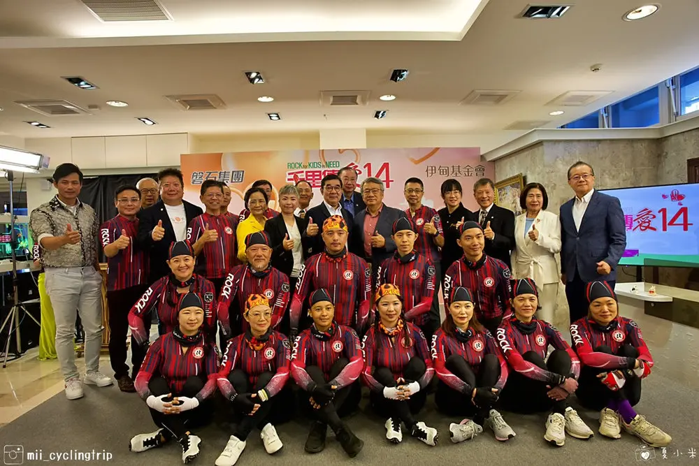 ▲磐石集團友好企業與貴賓蒞臨共同響應偏鄉物資捐贈。(圖／品牌提供)