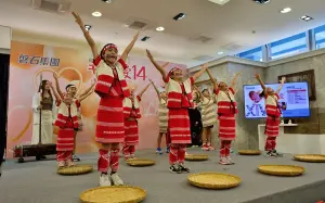 ▲宜蘭四季國小英士分校小朋友以泰雅舞蹈開場為環台勇士們加油 。(圖／品牌提供)  