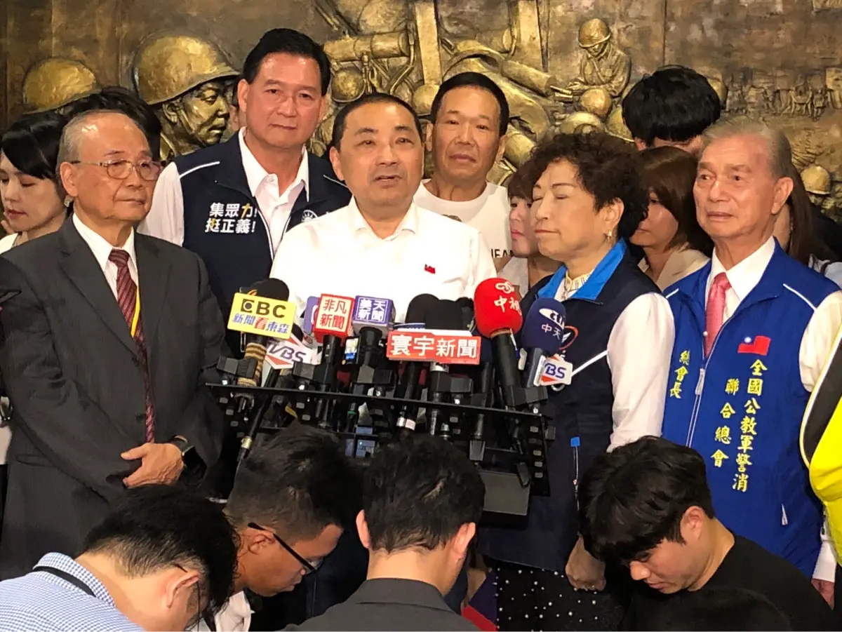 ▲侯友宜表示，大家都很關心藍白合，大家的意見他都尊重。（圖／記者嚴俊強攝，2023.10.19）