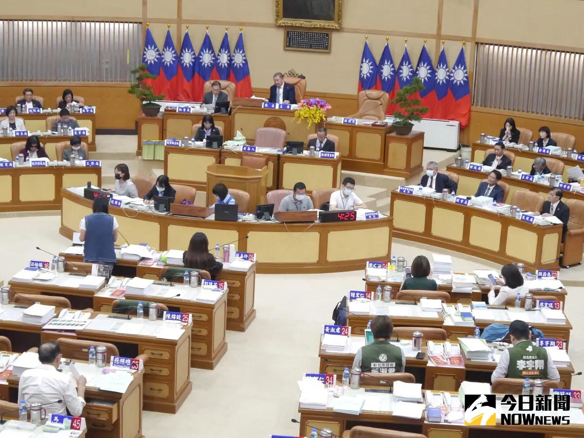 ▲鄭宇恩提案再要求侯友宜到議會接受質詢與報告明年度預算。（圖 ／記者吳嘉億攝，2023.10.19）