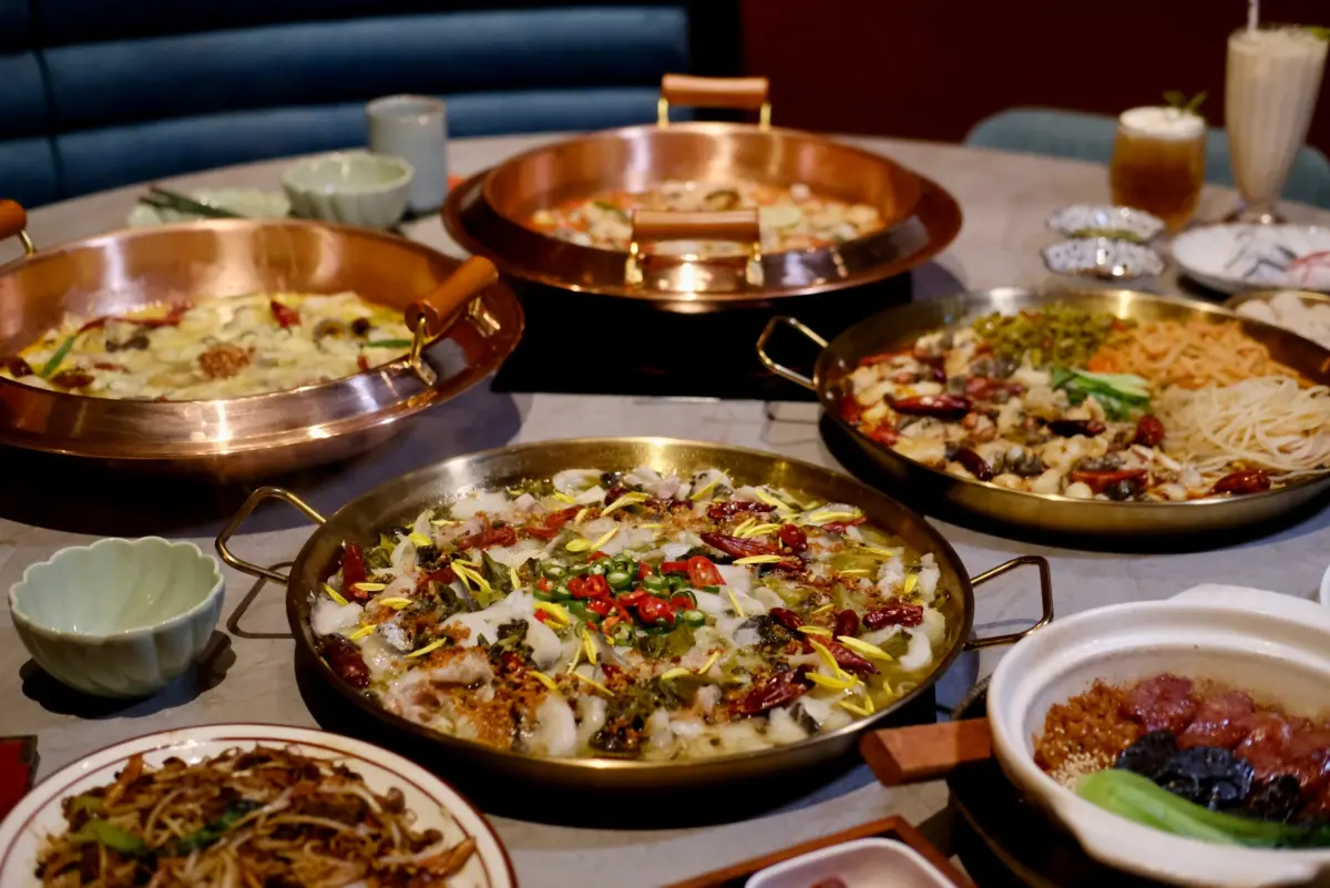 ▲曾經獲得網友討論前三大酸菜魚熱門品牌「春囍打邊爐」，新開設台中分店，吃得到酸香麻爽的正宗酸菜魚，也研發出番茄酸菜魚、金湯酸菜魚，與全台獨有的口味「螺螄粉酸菜魚」。（圖／記者葉盛耀攝）