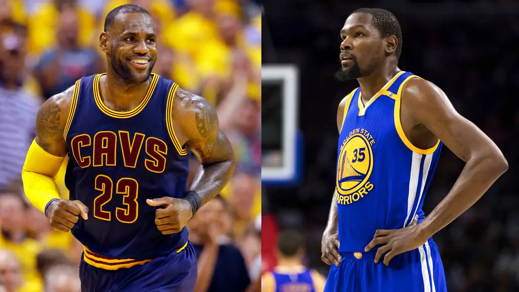 ▲「詹皇」LeBron James和「KD」Kevin Durant將在熱身賽迎來近5年來首次的實戰交手，上一次兩人分別效力於騎士隊和勇士隊。（圖／美聯社／達志影像）