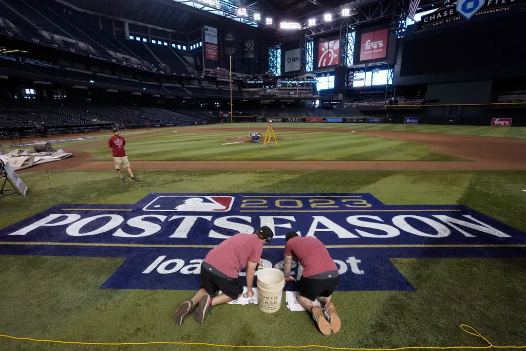 ▲費城人球迷搞事，號召費城人球迷掃光響尾蛇主場的票，但不進場讓響尾蛇主場變成圖書館。（圖／美聯社／達志影像）
