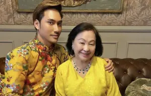 ▲李貴慶與奶奶阮瓊雅（右）合照，她是為家族打拼的第一代，同時也是一名傑出的商人。（圖／翻攝自臉書）