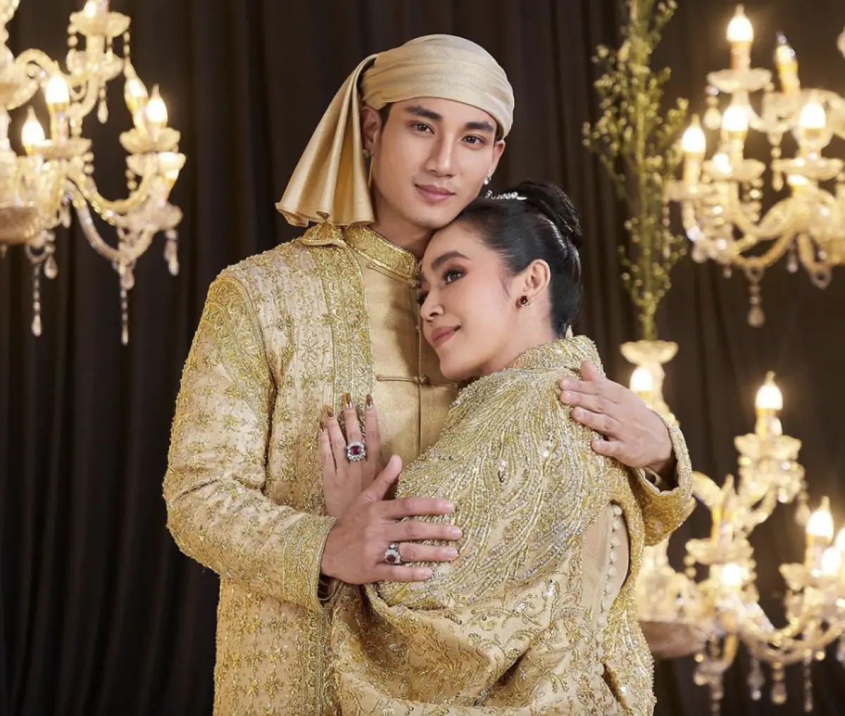 ▲「地表最帥和尚」Paing Takhon因帥氣長相風靡全球，近日卻突然在IG曬出婚紗照，引來國際粉絲心碎直呼：「我失戀了！」（圖／翻攝自IG＠paing_takhon_official）