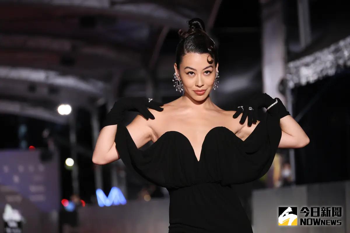 ▲蔡詩芸零防護辣曬性感「麥當勞型」美胸，與《大嘻哈時代2》團隊一起走紅毯。（圖／NOWnews攝影中心）