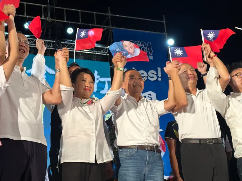 ▲繼14日在新北合體侯友宜,韓國瑜今晚再與台中市長盧秀燕禿子、漢子、燕子同台造勢。(圖/記者顏幸如攝,2023.10.20)