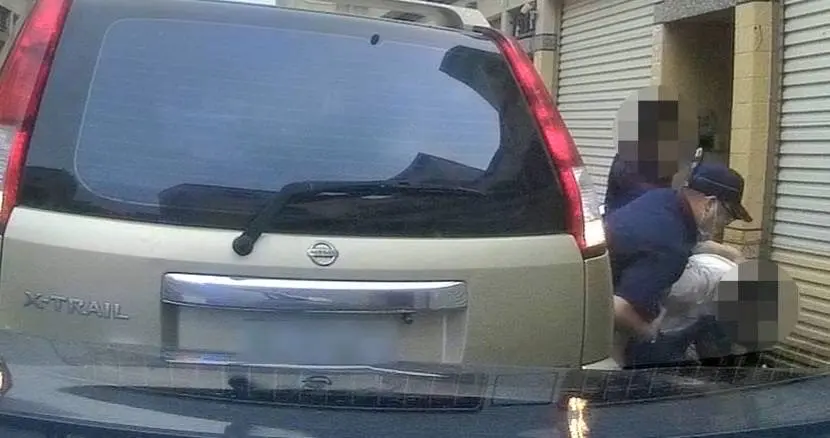 ▲嫌犯拒檢開車亂竄逃逸，警方最後在台南仁德區攔獲車輛。（圖／翻攝畫面）