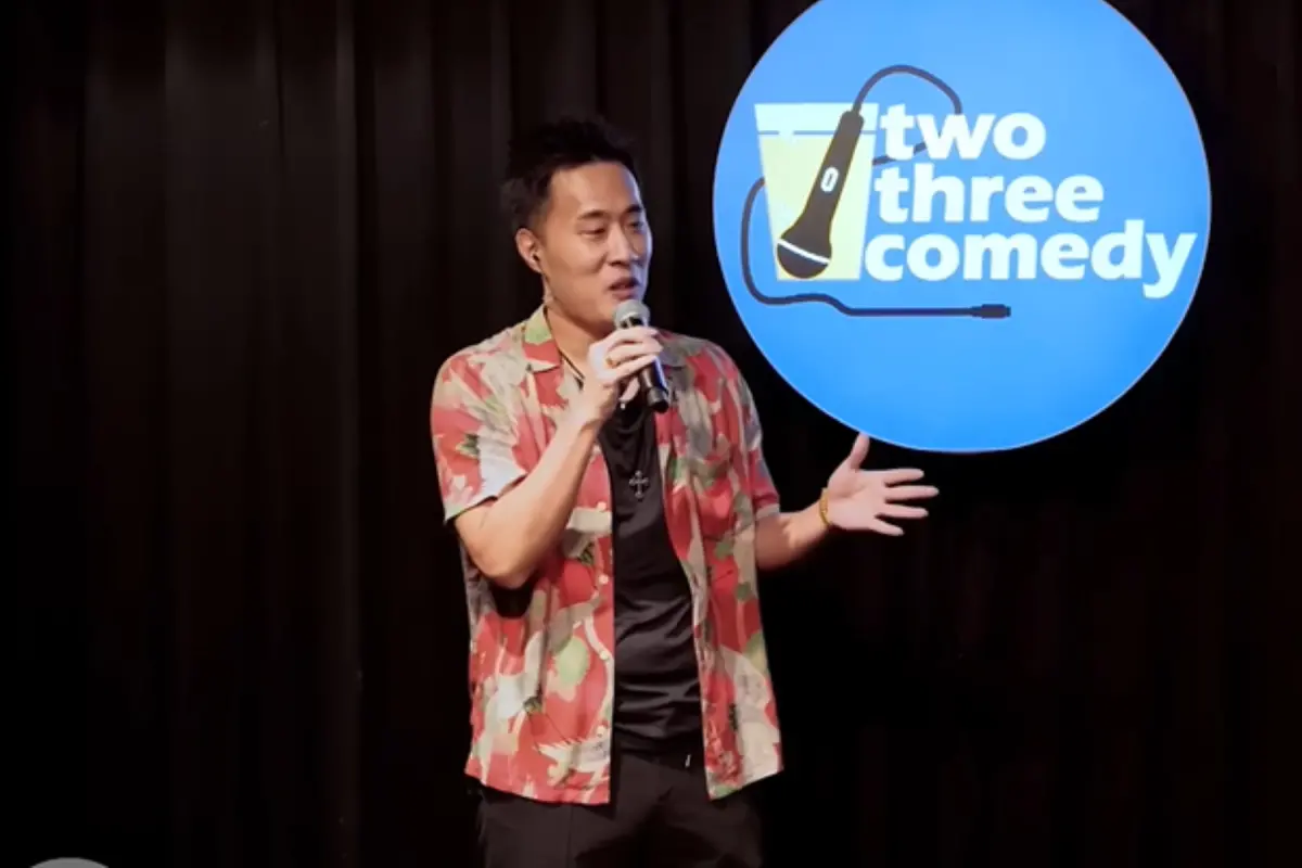 ▲余祥銓近日登上《狗屎寫手》大方自嘲，還稱余天是搖錢樹，笑翻眾人。（圖／STR Network YouTube）