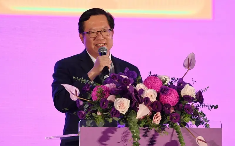 ▲鄭文燦指出因超徵稅收,國家今年不用借錢,且國家債務占GDP的比例,也降到歷史新低。(圖/翻攝鄭文燦臉書,2023.10.21)