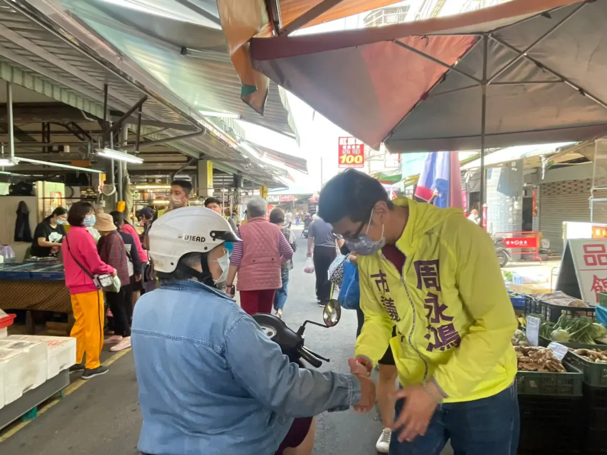 ▲議員周永鴻指出，中市府發放「物調券」，制不清，導致許多攤商感到不公(圖／周永鴻提供2023.10.21)