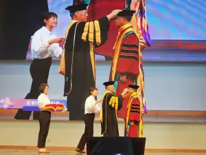 樹科大26歲生日慶典　元祖國際王松男獲頒名譽博士學位
