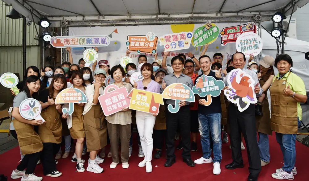 ▲勞動部「好時光靚市集」熱鬧開市，雲嘉南分署長劉邦棟出席呼籲大家支持優質好物。（圖／雲嘉南分署提供）