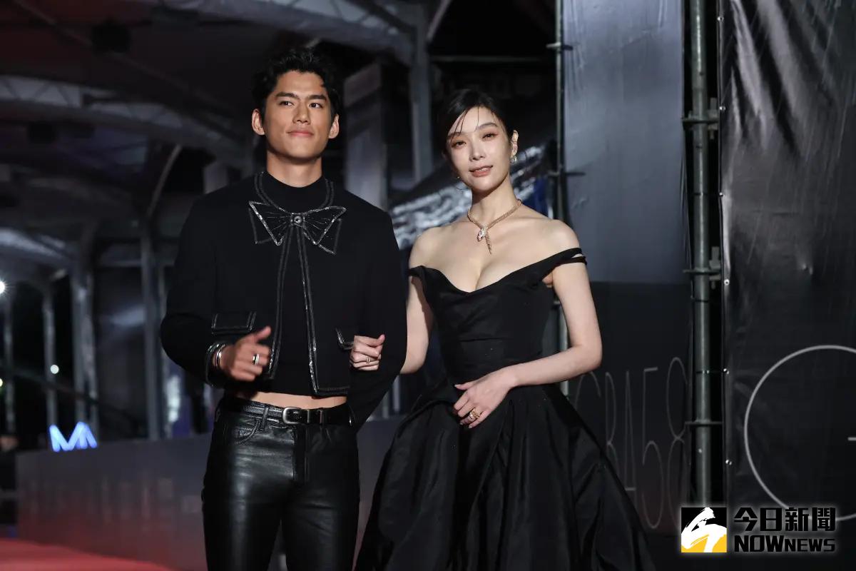 ▲蔡淑臻（右）、朱軒洋（左）主演的《村裡來了個暴走女外科》將拍第2季，傳出男主角會換成王大陸，蔡淑臻僅回應之後確實有新角色會加入。（圖／資料照）