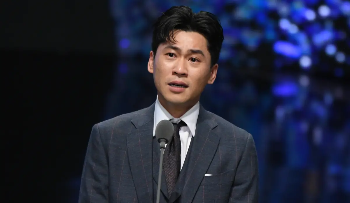 ▲黃迪揚以《看海》拿下第58屆金鐘獎「迷你劇集／電視電影男配角獎」，打敗《人選之人-造浪者》卜學亮、戴立忍等勁敵。（圖／三立）