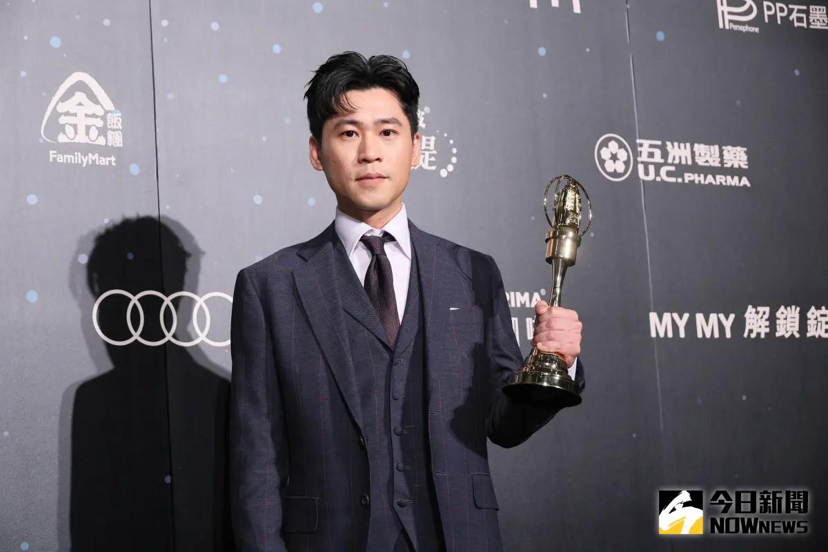 ▲黃迪揚首次入圍金鐘就獲獎，他一邊忍住淚水，一邊分享要先把獎金拿來請劇組吃飯，接著再把房租給繳完。（圖／NOWnews攝影中心）