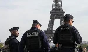 恐攻危機催出良緣！一對男女疏散不及被困巴黎鐵塔　當場決定結婚
