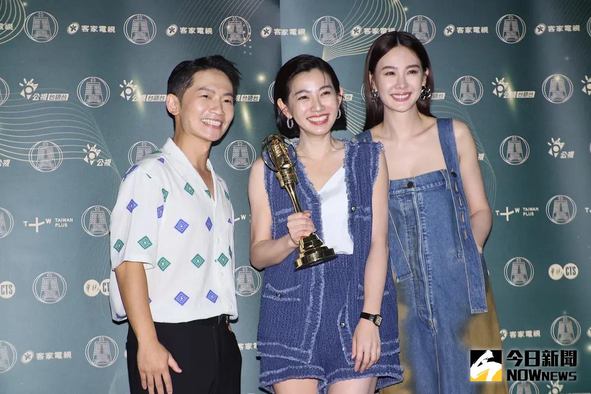 ▲米可白（中）以《牛車來去》千金一角奪下最佳女配角獎，不少劇迷認為是女主角安心亞（右）是本屆金鐘獎最大遺珠。（圖／NOWnews攝影中心）