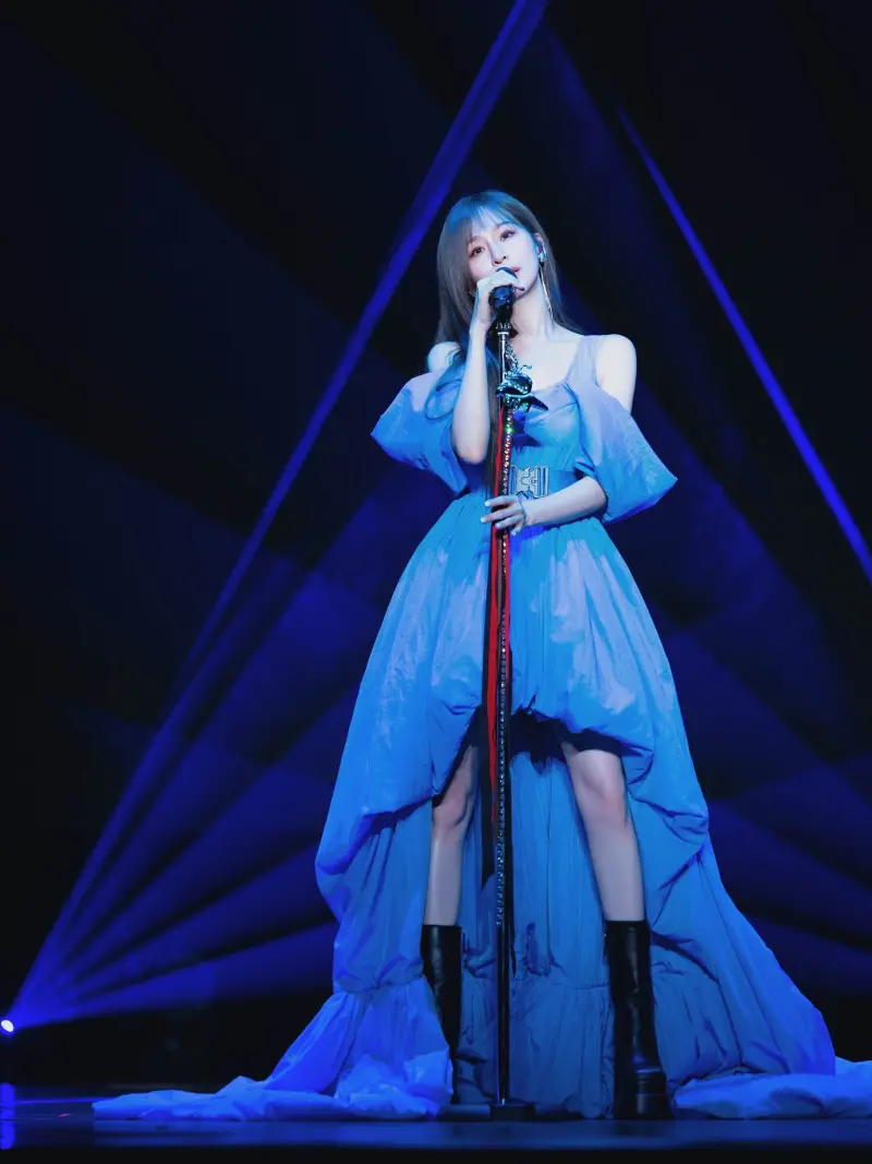 ▲▼王心凌（上圖）在無錫演唱會上再次演唱〈言不由衷〉，該曲由告五人的雲安（下圖左）特別打造。（圖／天晴娛樂提供、相信音樂提供）